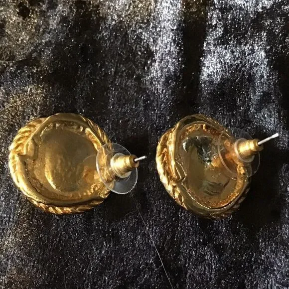 Mabe Style Faux Pearl Button Huggie Earrings Gold Tone Pierced Vintage MCM - Picture 2 of 2